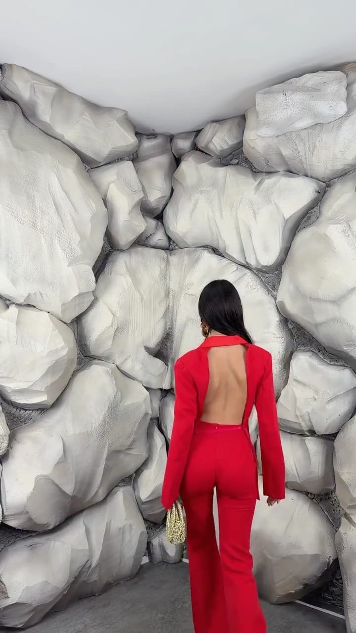 Post 6 by Web Shop on Instagram (video)