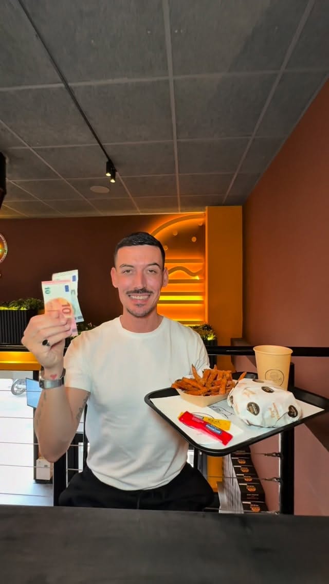 Post 3 by 𝙅𝙐𝘼𝙉𝙅𝙊 𝙈𝙊𝙉𝙅𝙀 on Instagram (video)