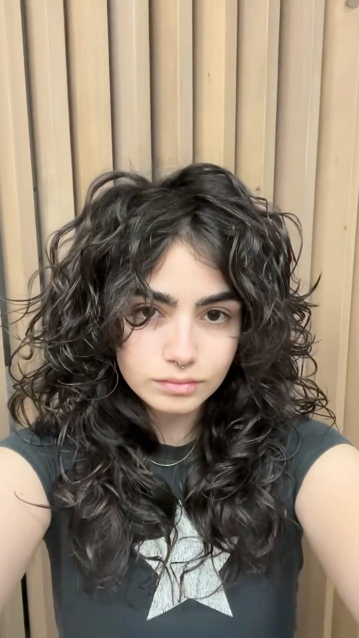 Post 9 by Montse | Peluquería Curly Sevilla  ✨  Especialista en rizos on Instagram (video)