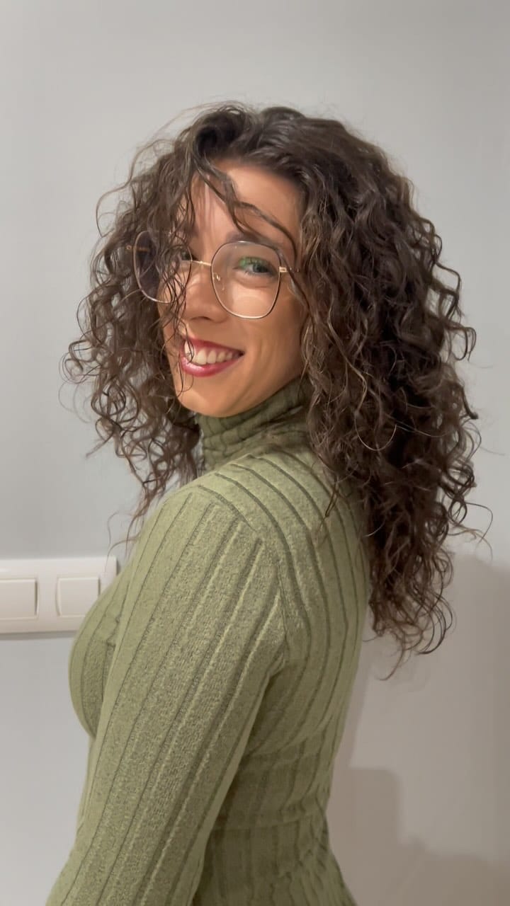 Post 10 by Montse | Peluquería Curly Sevilla  ✨  Especialista en rizos on Instagram (video)