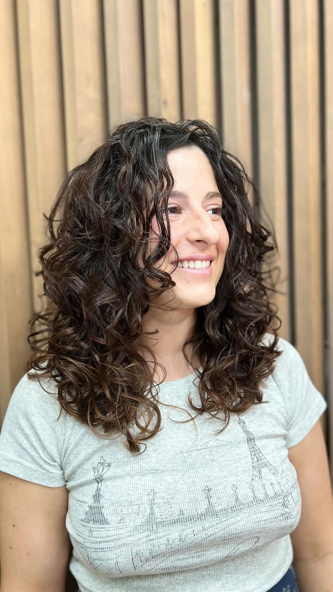 Post 5 by Montse | Peluquería Curly Sevilla  ✨  Especialista en rizos on Instagram (video)