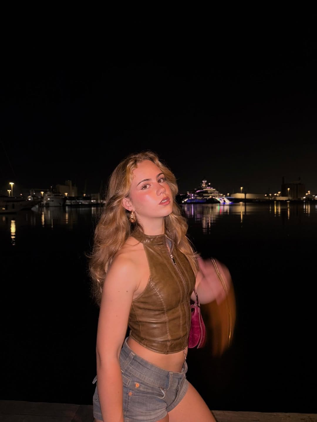Post 6 by 𝒄𝒂𝒓𝒐𝒍 🪩 on Instagram (carousel)