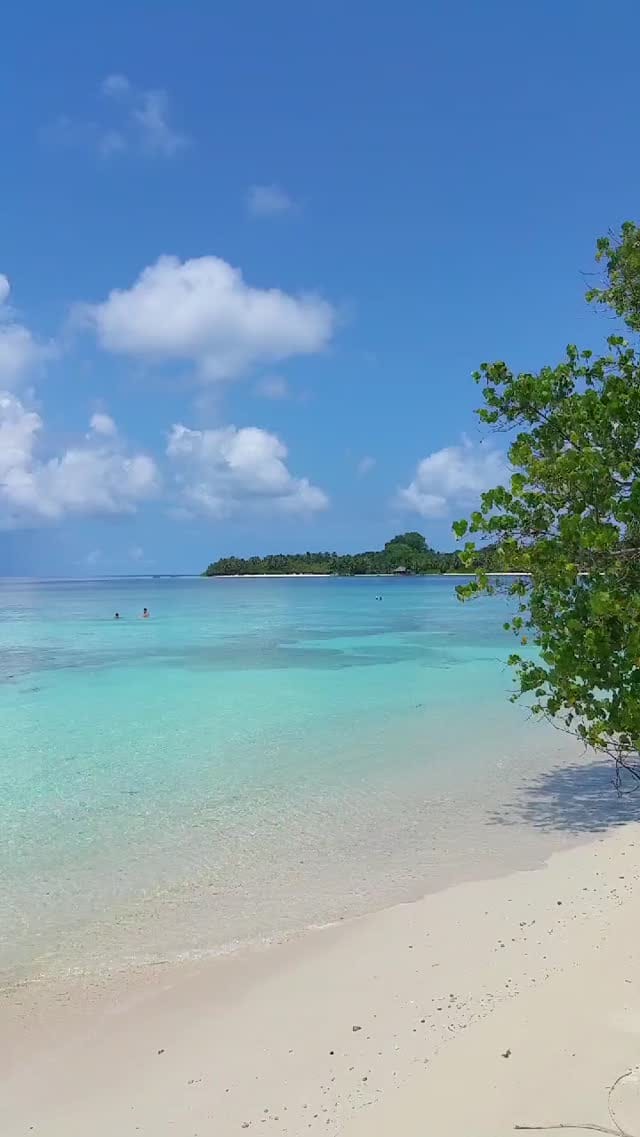 Post 1 by Marco & Vanessa on Instagram (video)