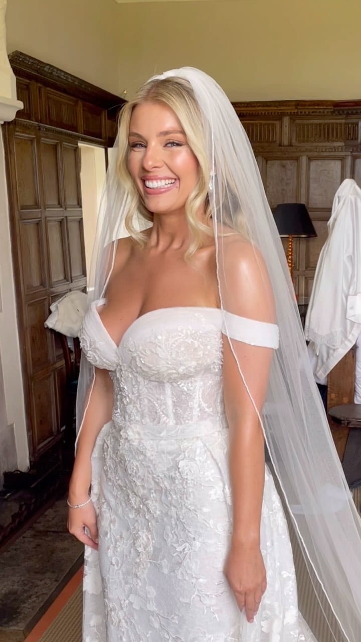 Post 9 by Makeup Artist & Bridal Specialist UK & Destination Weddings on Instagram (video)