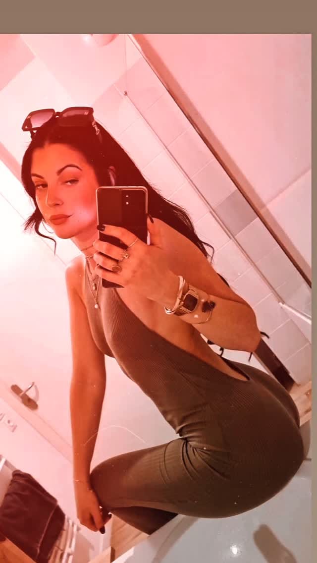Post 5 by Danseuse 🔥 on Instagram (video)