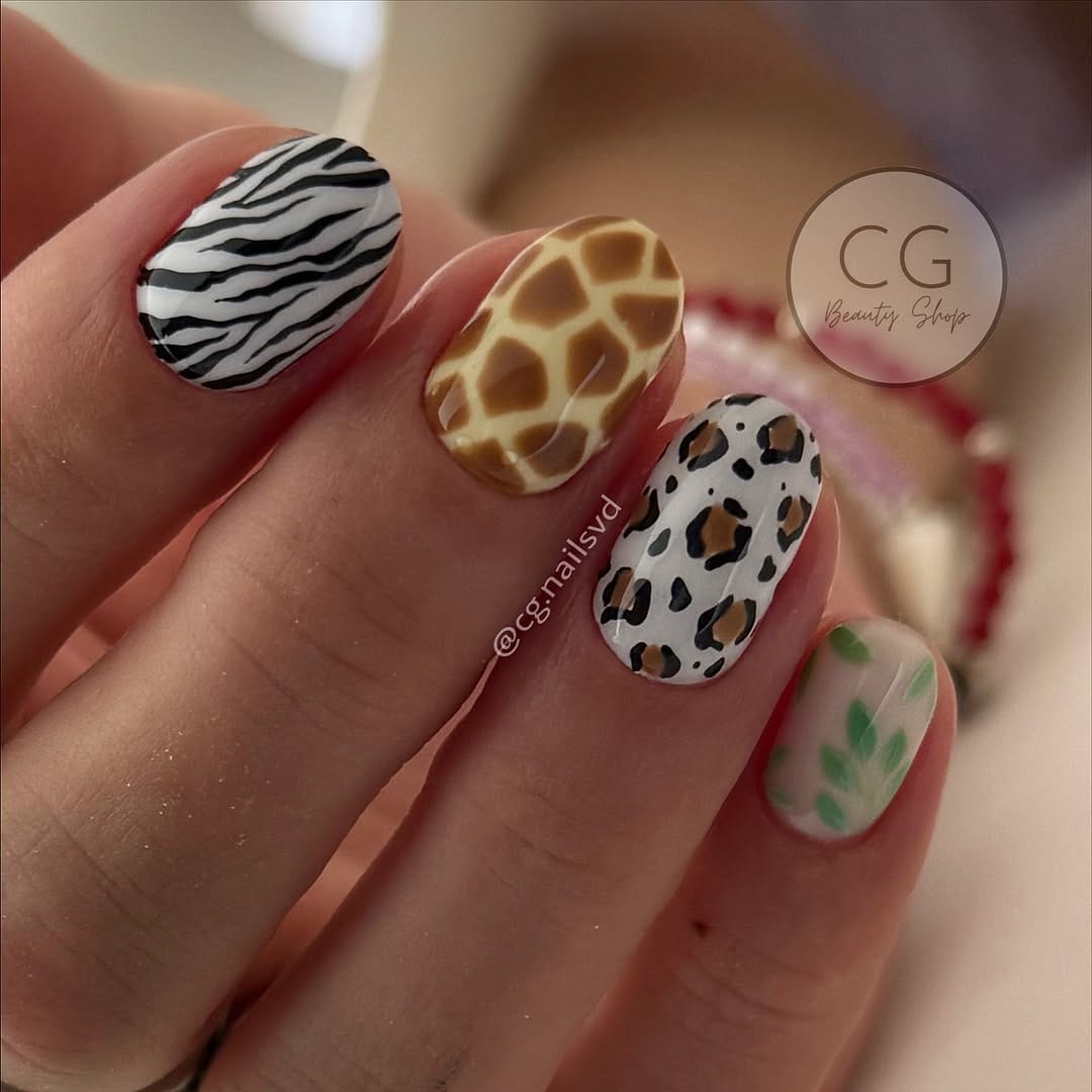 Post 10 by C G • NAILS on Instagram (carousel)