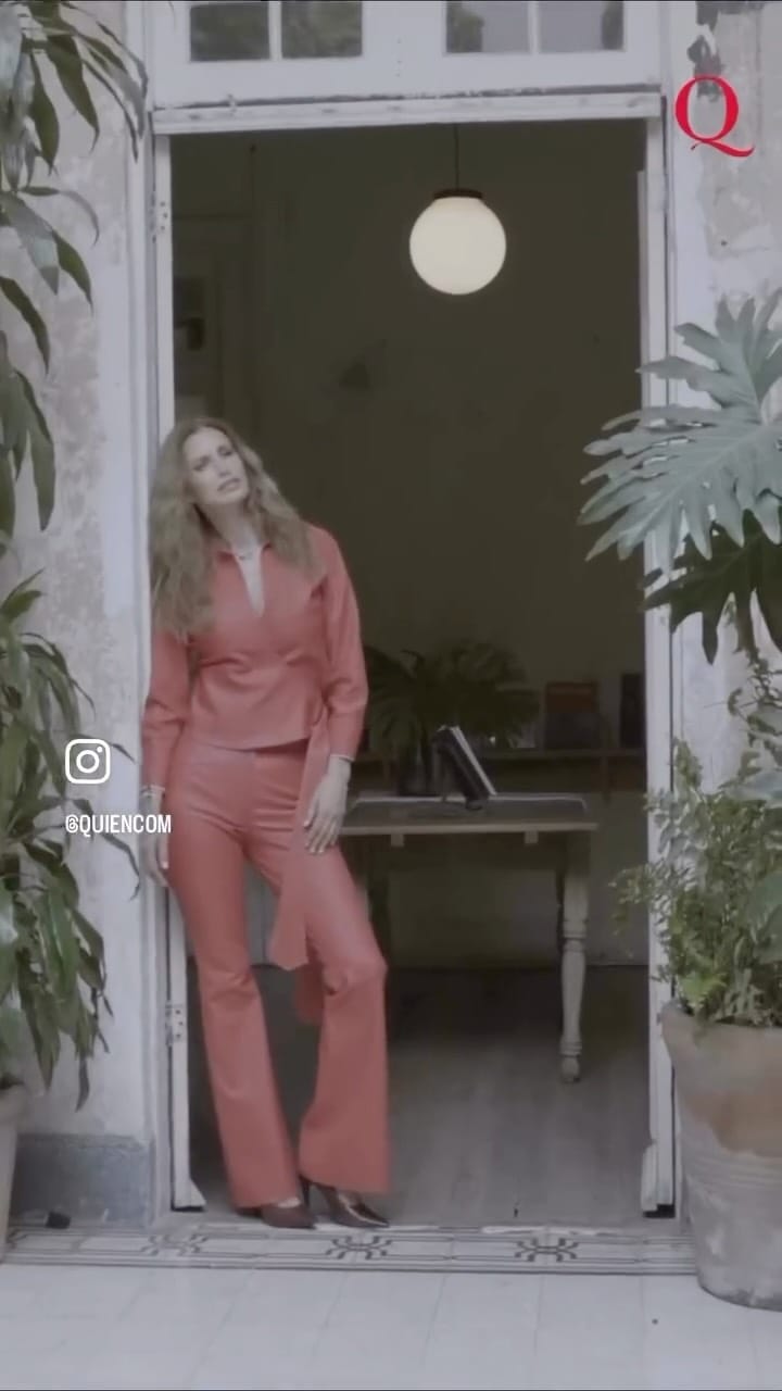 Post 8 by Elsa Benitez on Instagram (video)