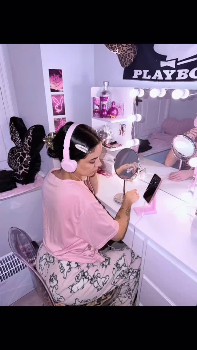 Post 4 by 𝐂𝐥𝐚𝐫𝐢𝐭𝐚🐆💄 on Instagram (video)