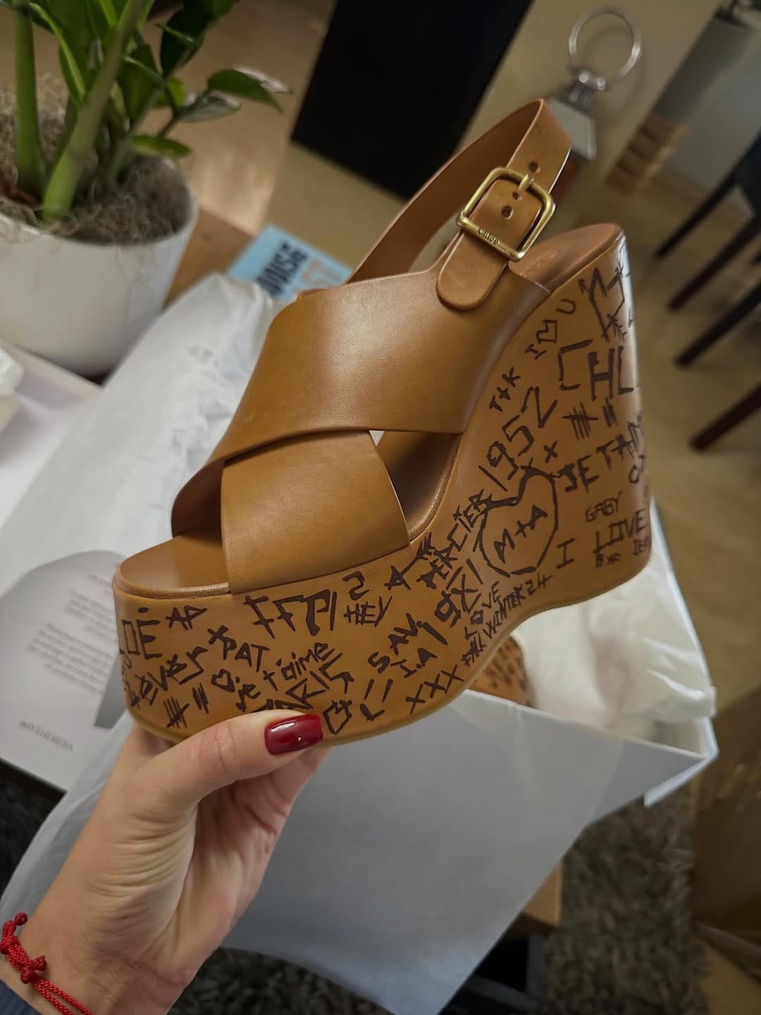 Post 2 by SHOPAHOLIC | PERSONAL SHOPPER on Instagram (carousel)