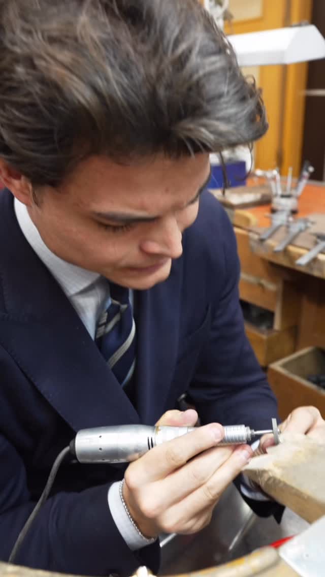 Post 7 by TU ORO VALE MÁS on Instagram (video)