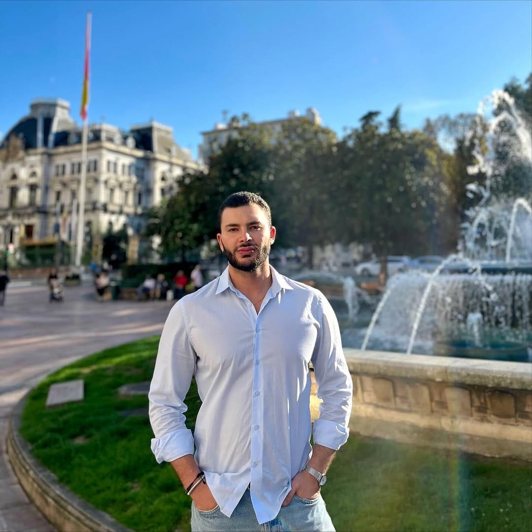 Post 8 by Juan Luis Gabriel on Instagram (carousel)