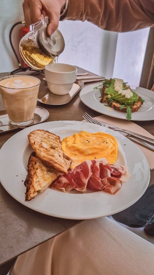 Post 4 by Sara | Avena y Aguacate on Instagram (video)