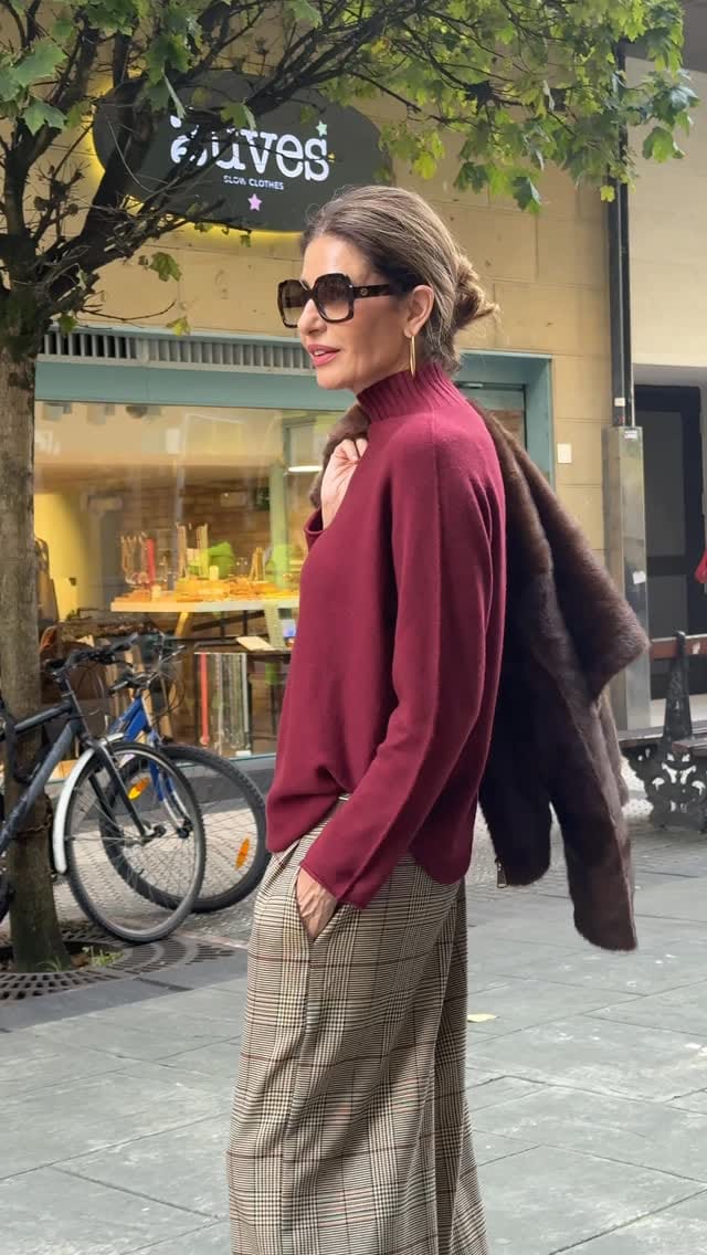Post 1 by 2uves Slow Clothes on Instagram (video)