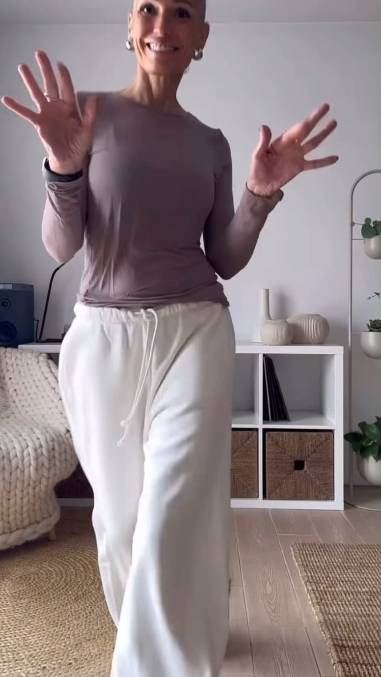 Post 10 by 2uves Slow Clothes on Instagram (video)