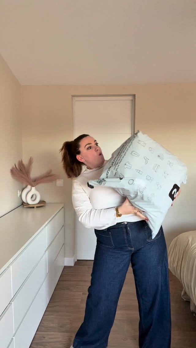 Post 4 by ALBA RUIZ on Instagram (video)
