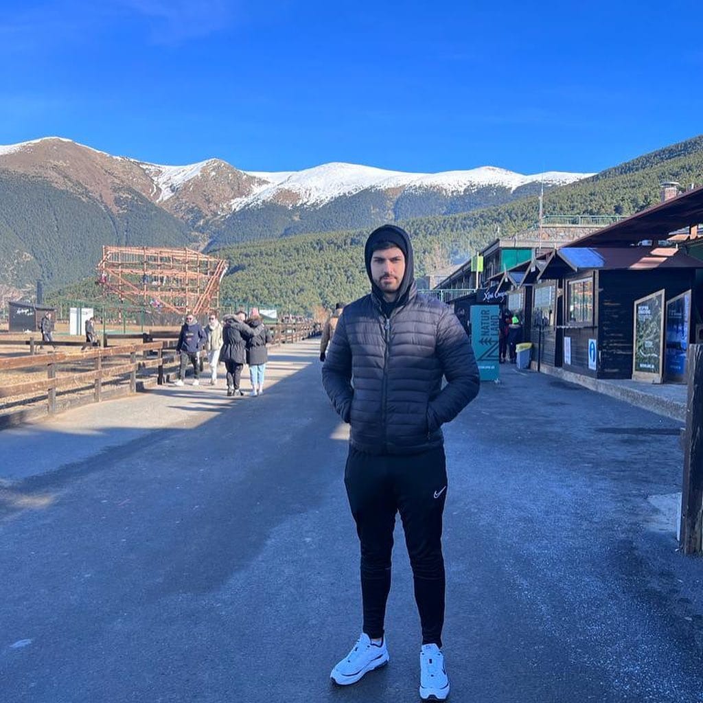 Post 8 by 𝙅𝙪𝙖𝙣 𝙇𝙤𝙯𝙖𝙣𝙤 on Instagram (carousel)