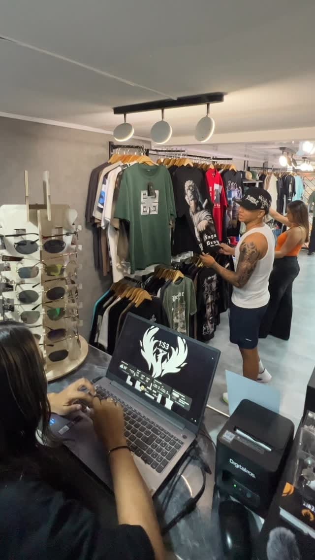Post 7 by Fenixforlife • Camisetas | Moda | Gorra | Prendas | Cargos on Instagram (video)