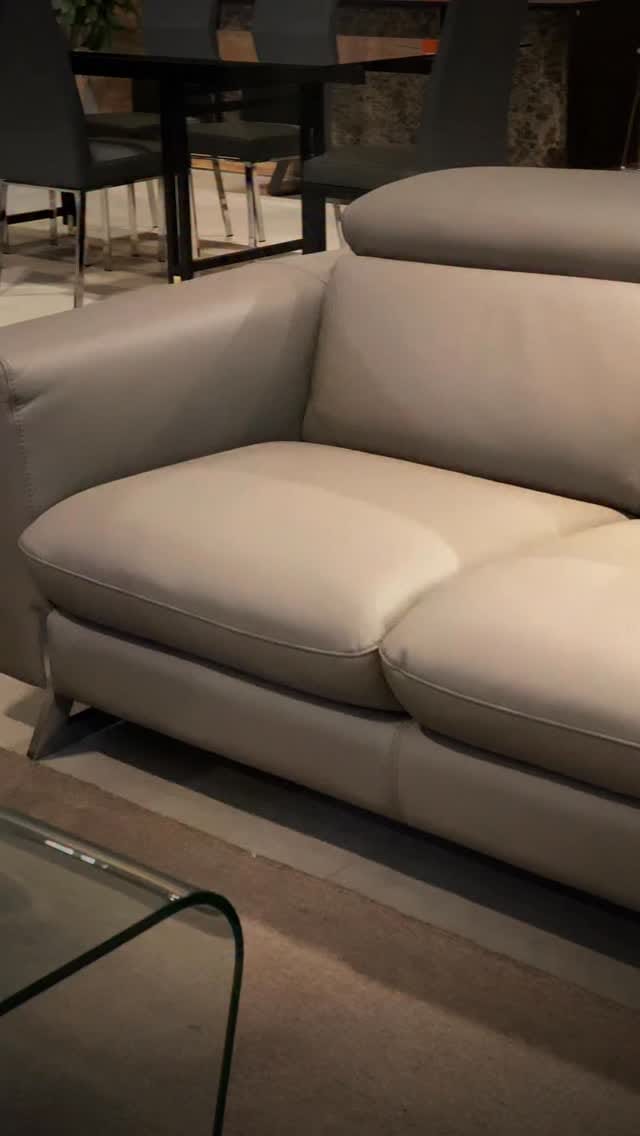 Post 2 by mueblería/ sofás 100% cuero on Instagram (video)