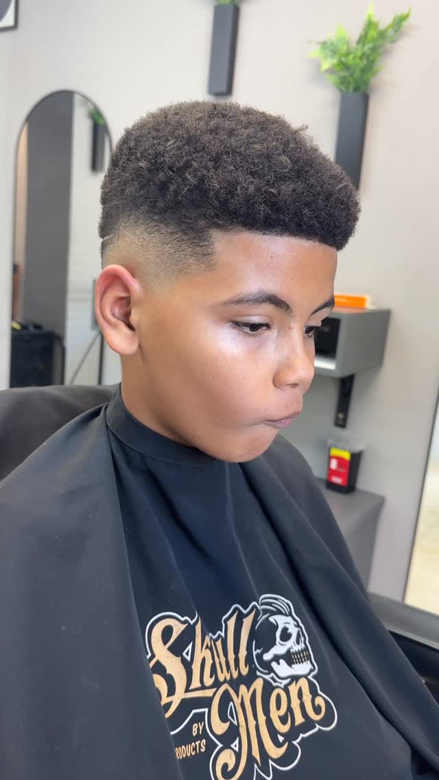 Post 5 by Forastero Barber 💈 Luis Lorenzo Miranda Masso on Instagram (video)