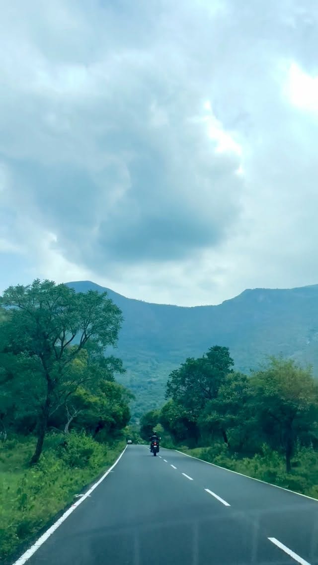 Post 2 by Archana & Vidur | TRAVEL & LIFESTYLE on Instagram (video)
