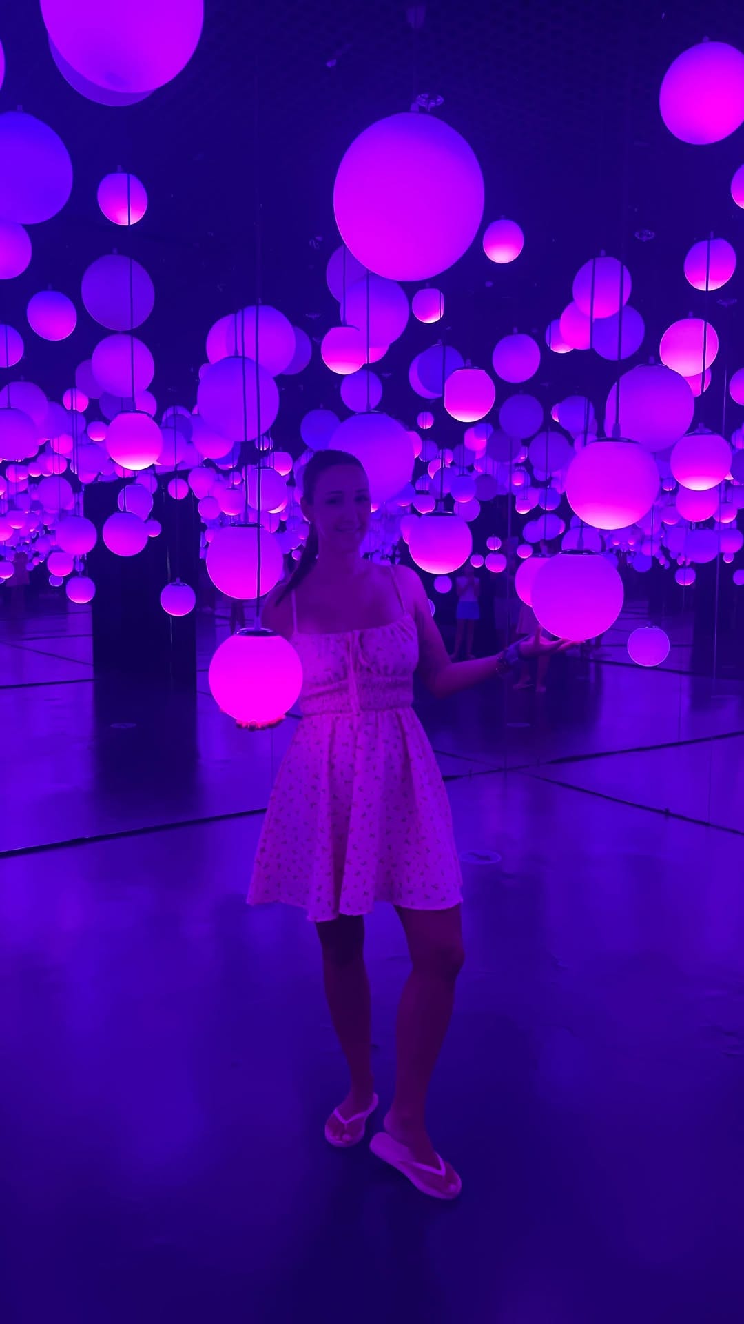 Post 10 by Laura Barcelona on Instagram (video)