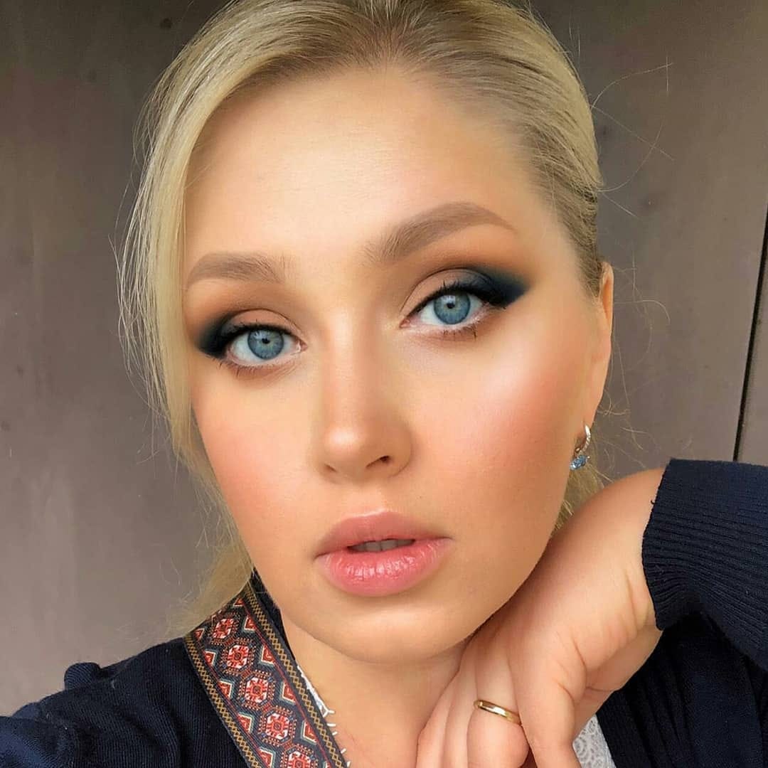 Post 4 by Lucía Vilar Make Up on Instagram (image)