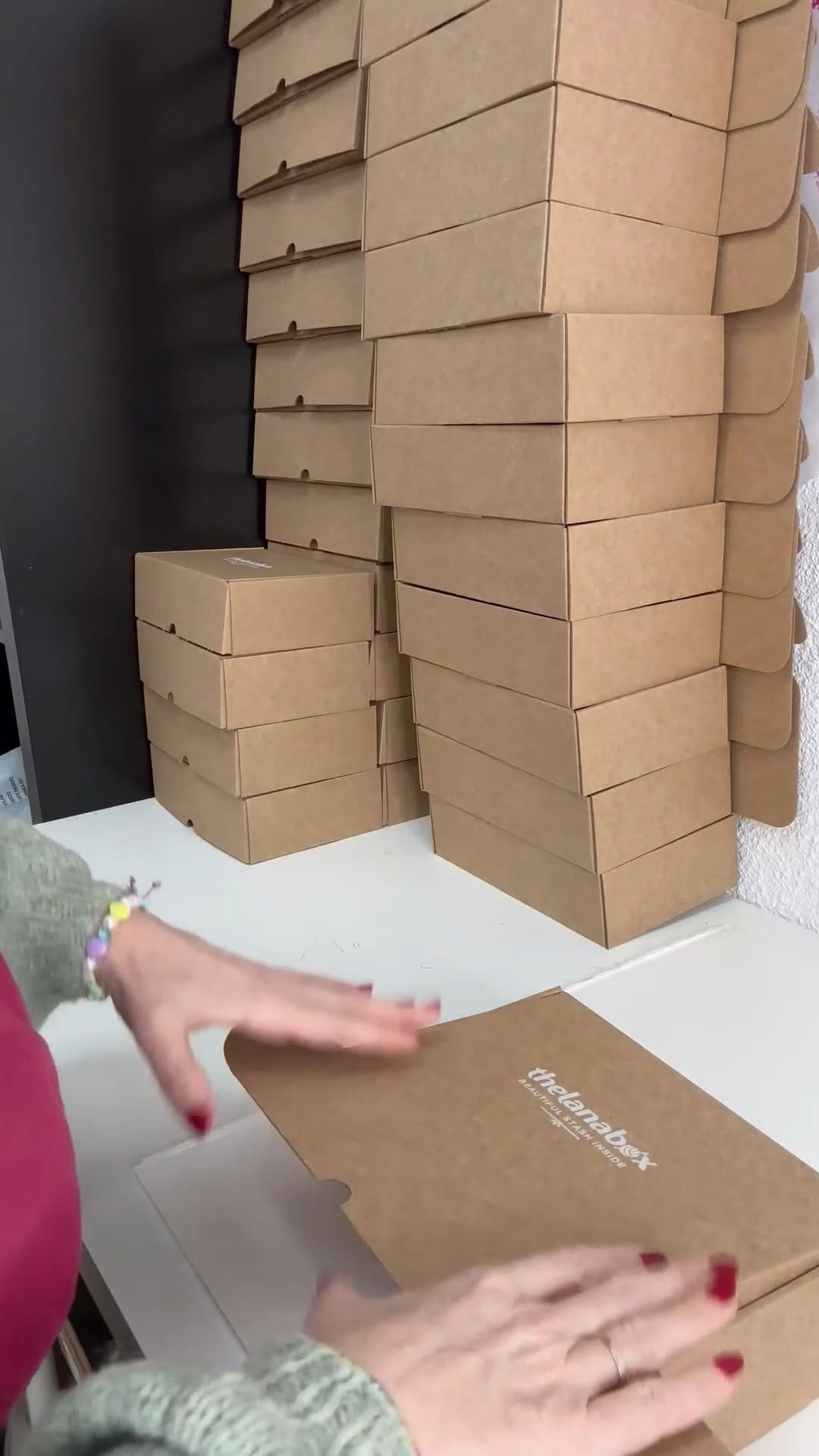 Post 10 by Lorena - The Lana Box ® on Instagram (video)