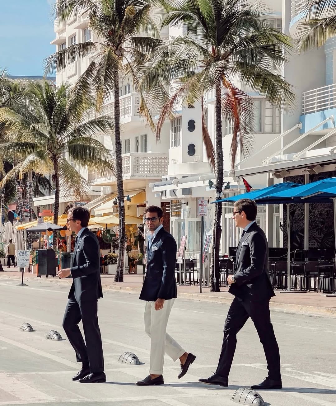 Post 4 by Carlos Soto | Moda | Lifestyle on Instagram (carousel)