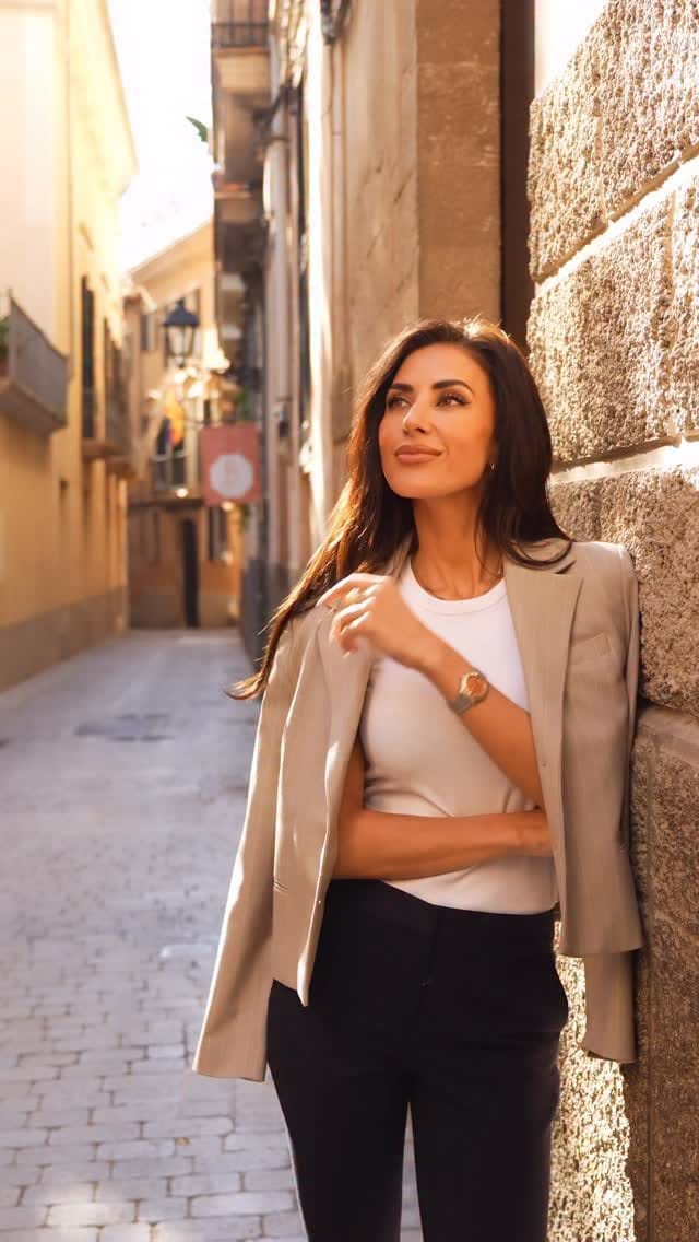 Post 2 by Jana Azizi on Instagram (video)