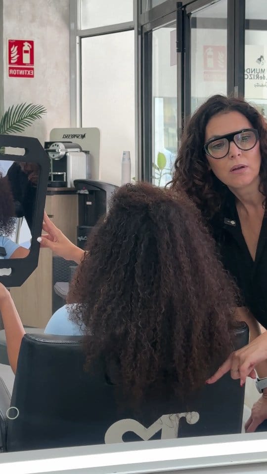 Post 5 by Curly Hair Salon/ Peluquería para rizos on Instagram (video)