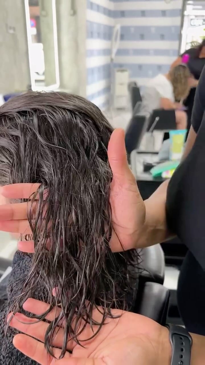 Post 8 by Curly Hair Salon/ Peluquería para rizos on Instagram (video)