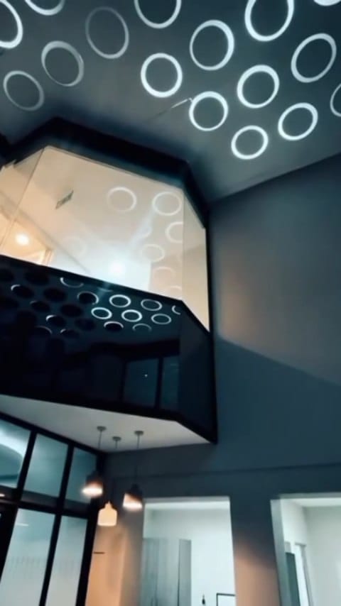 Post 9 by 𝙴𝙻 𝙶𝚗𝚎𝚣𝚣 on Instagram (video)