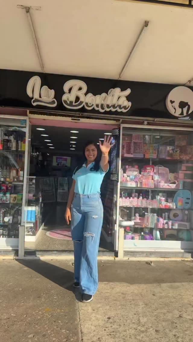 Post 1 by Cosmeticos la bonita on Instagram (video)