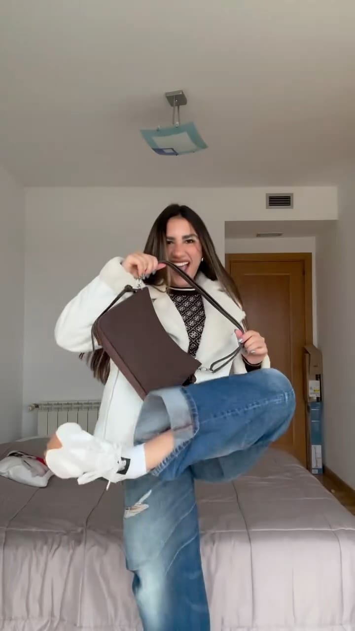 Post 6 by Vanessa Giunta on Instagram (video)