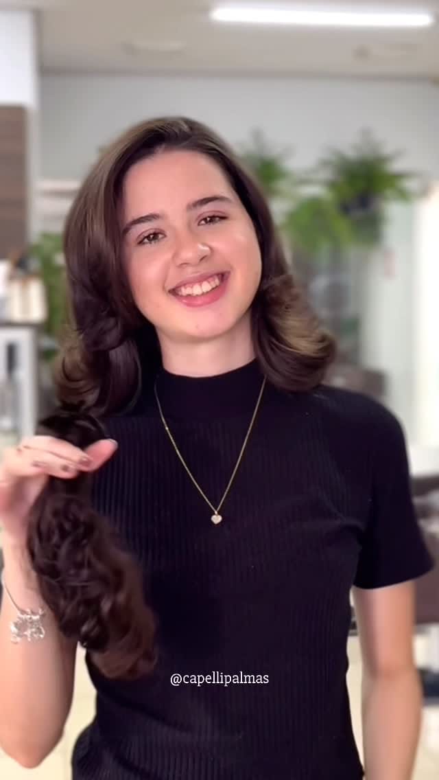 Post 6 by Salão: Espaço de Beleza Capelli on Instagram (video)