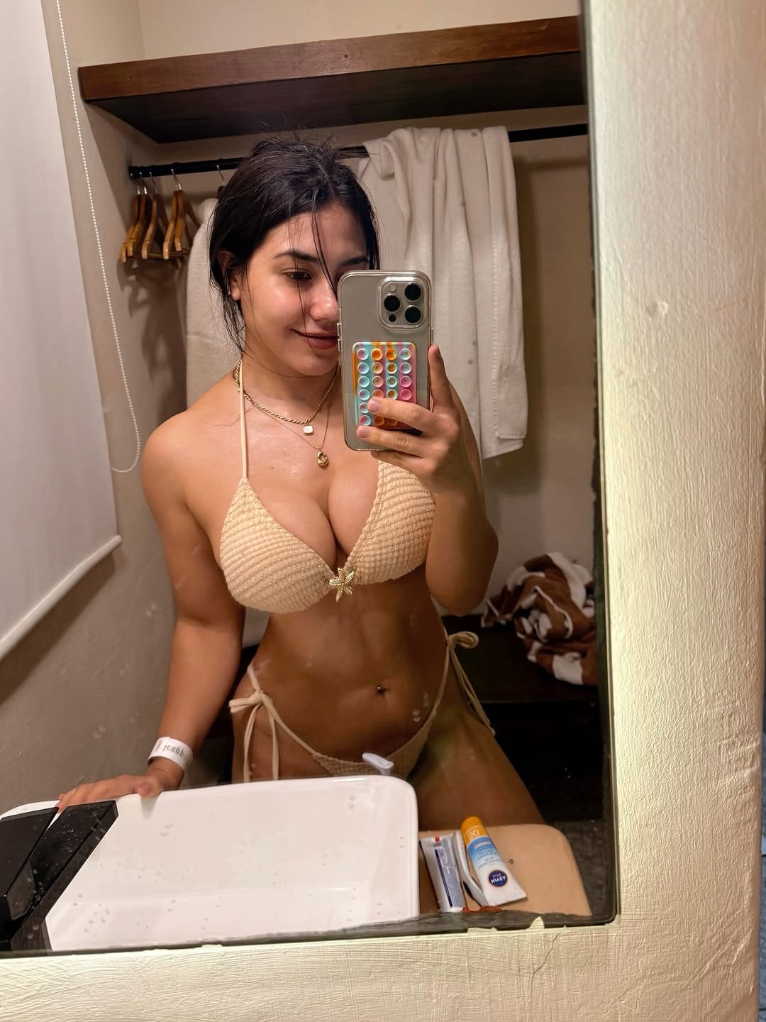 Post 7 by Itzel Avalos Vega on Instagram (image)
