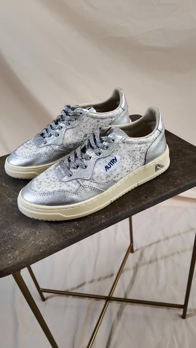 Post 3 by FRANK STORE on Instagram (video)