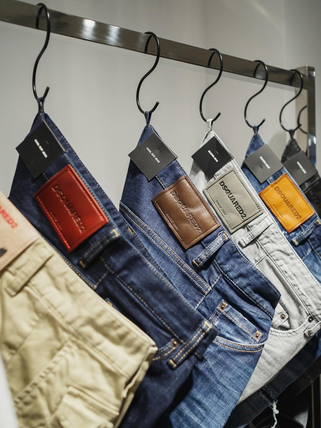 Post 2 by FRANK STORE on Instagram (carousel)