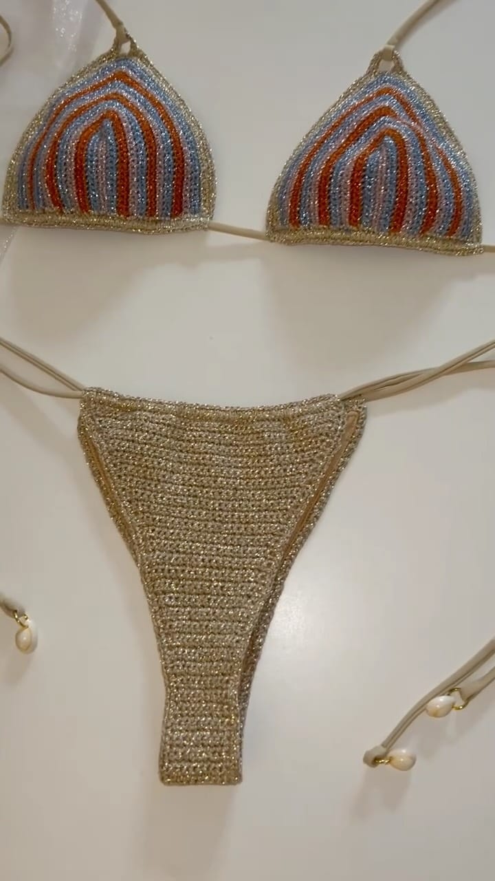 Post 10 by LE KOKONUT BIKINI on Instagram (video)