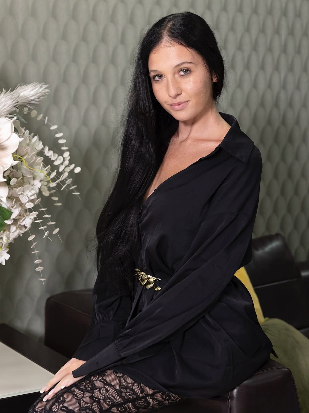 Post 2 by 𝓘𝓷𝓭𝓲𝓪 𝓜𝓸𝓷𝓲 💜 on Instagram (carousel)