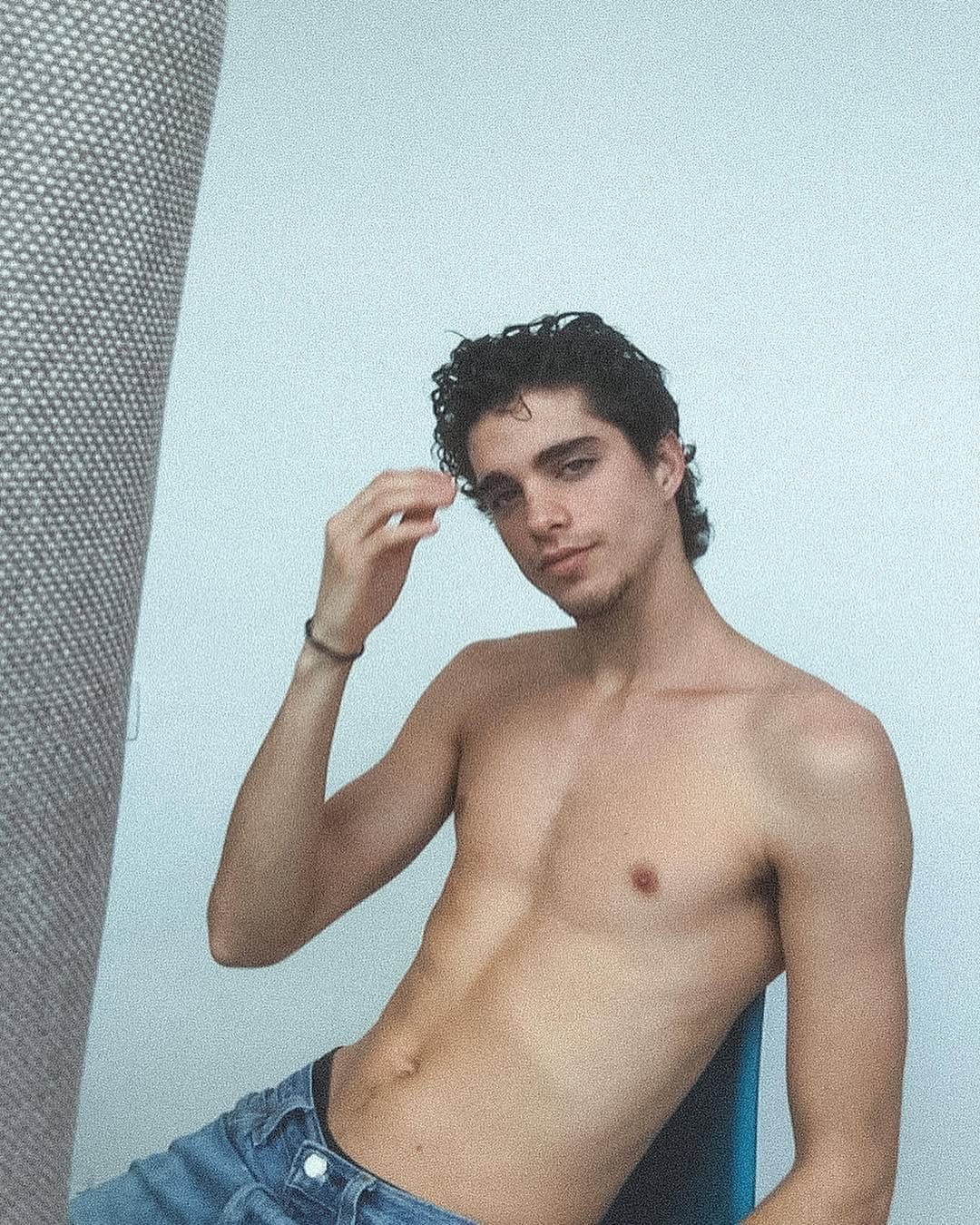 Post 9 by Mateo on Instagram (carousel)