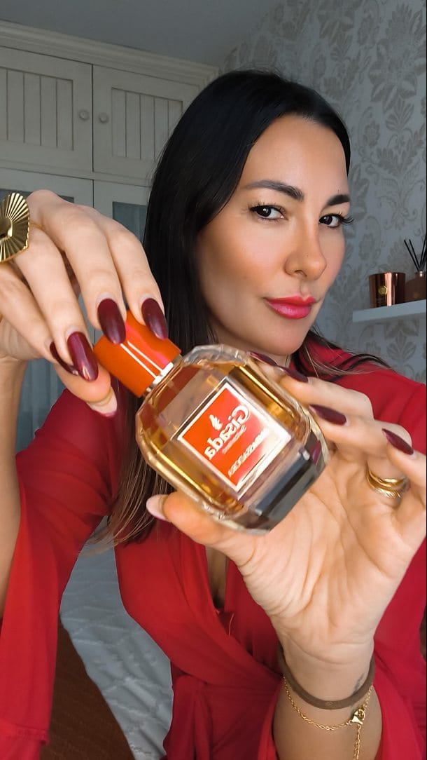 Post 1 by VANESA on Instagram (video)
