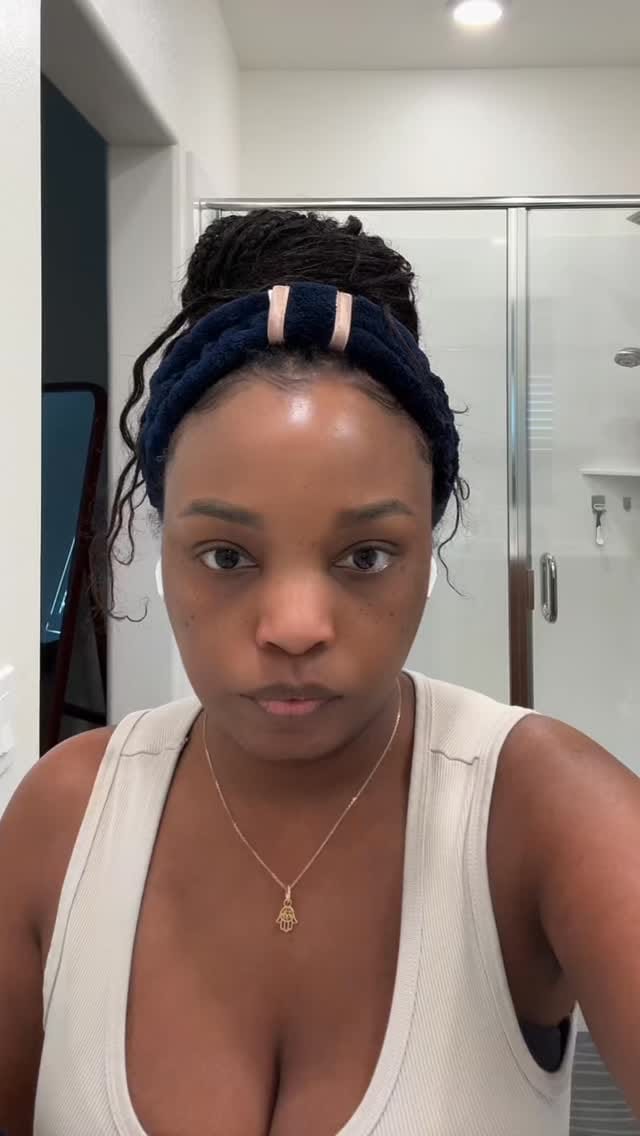 Post 2 by ACNE & CHEMICAL PEEL EXPERT on Instagram (video)