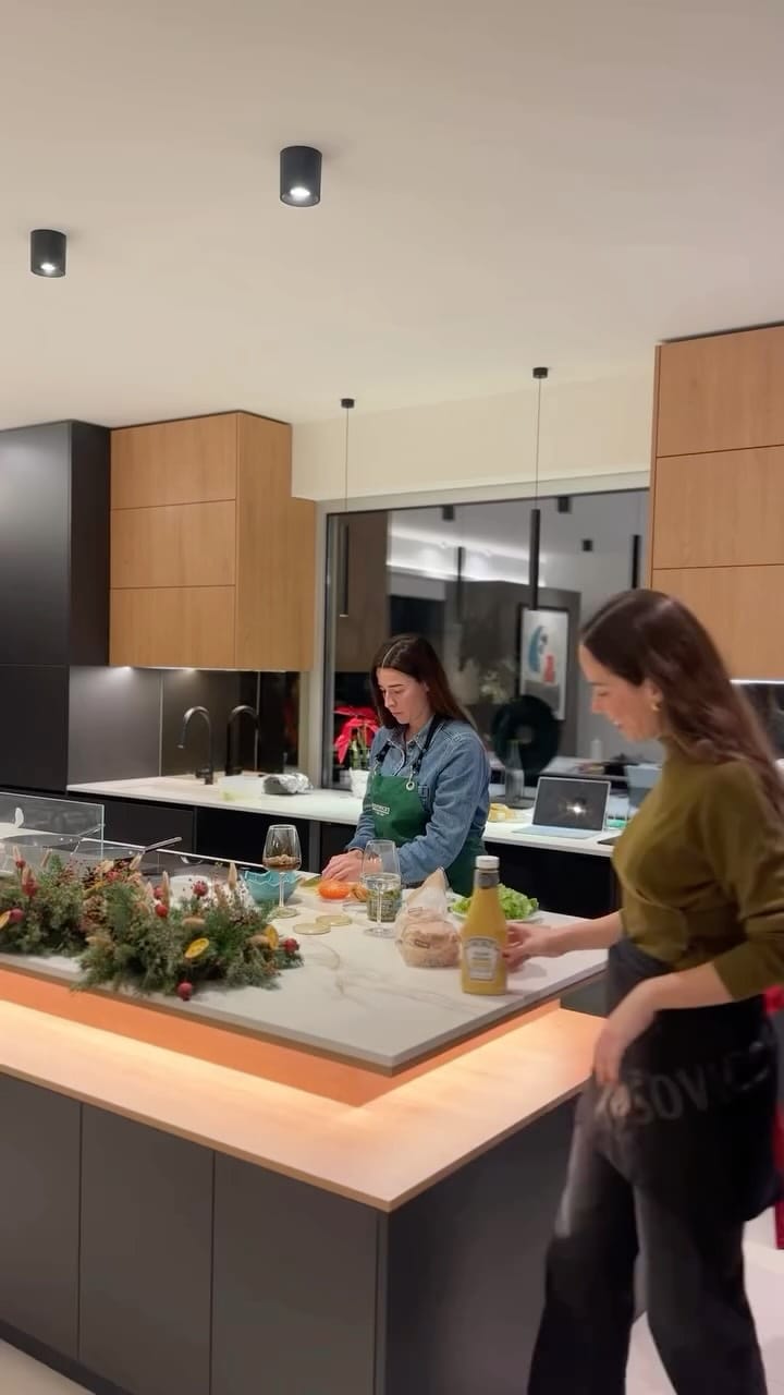 Post 2 by M A W I | U G C on Instagram (video)