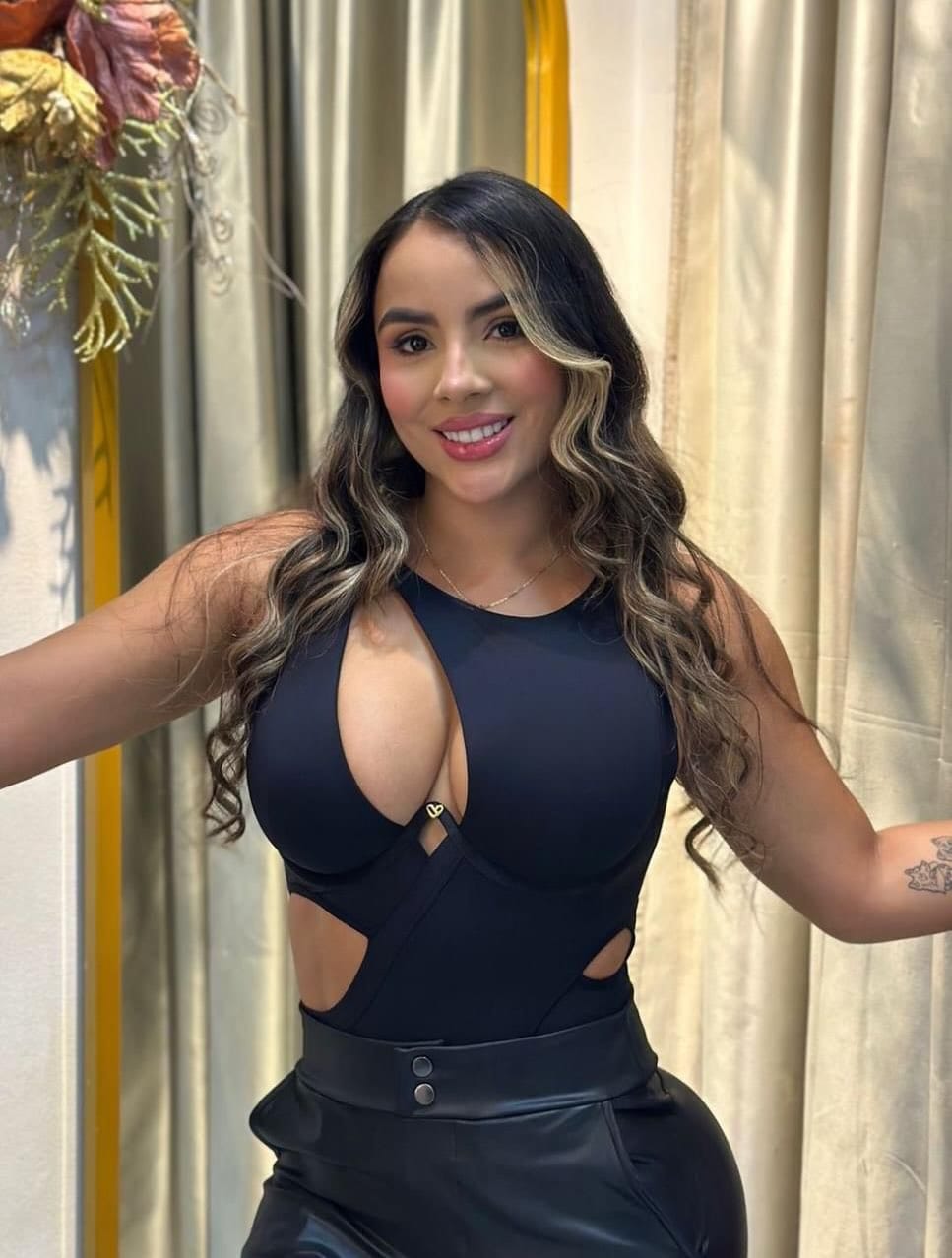 Post 1 by Bodys • Ropa de dama • Lencería • Bodysuit • Moda on Instagram (carousel)
