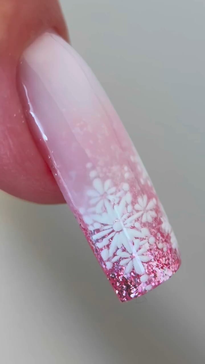 Post 5 by Productos para uñas y pestañas on Instagram (video)
