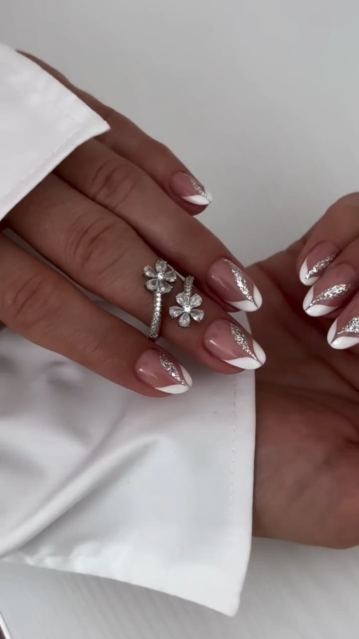 Post 1 by Productos para uñas y pestañas on Instagram (video)