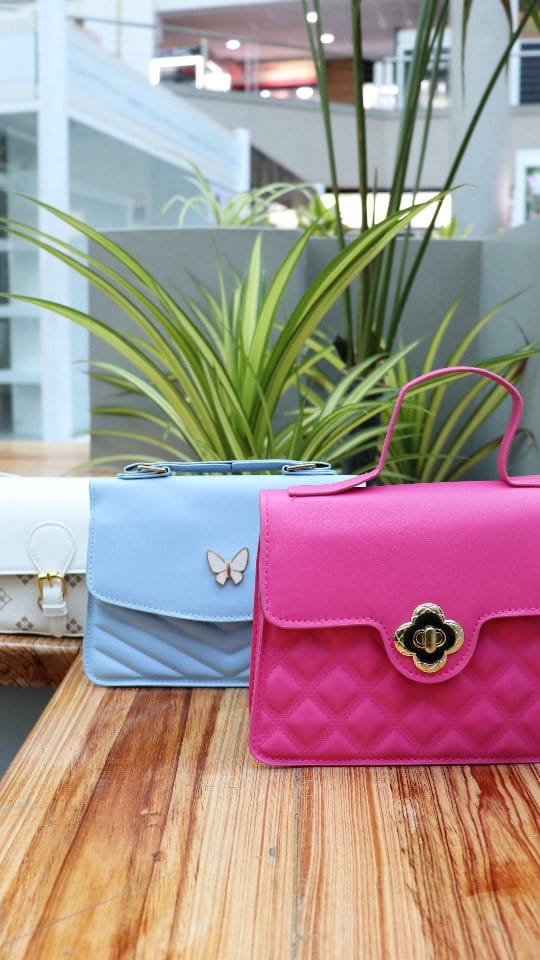 Post 10 by CARTERAS Y TENDENCIAS on Instagram (video)