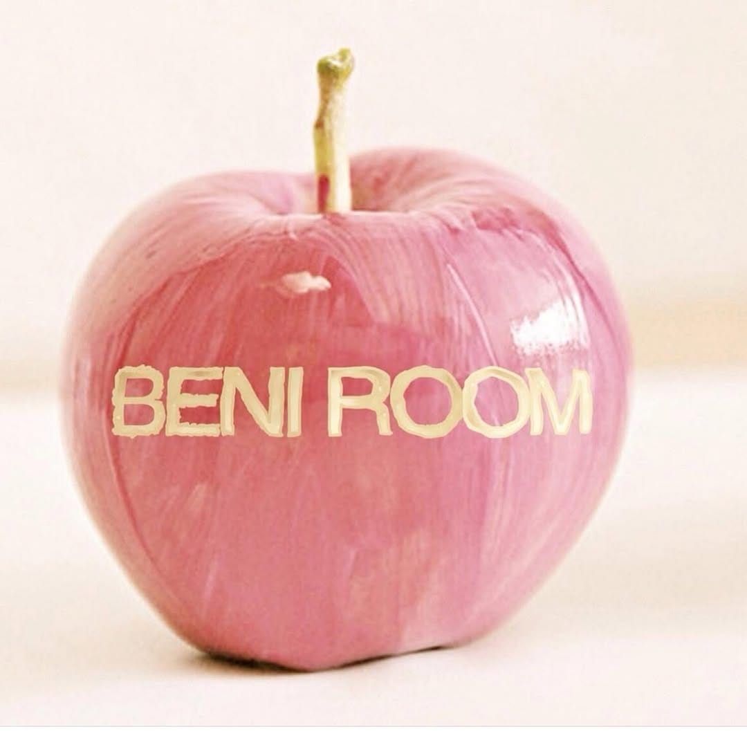 Post 7 by BENI ROOM on Instagram (image)