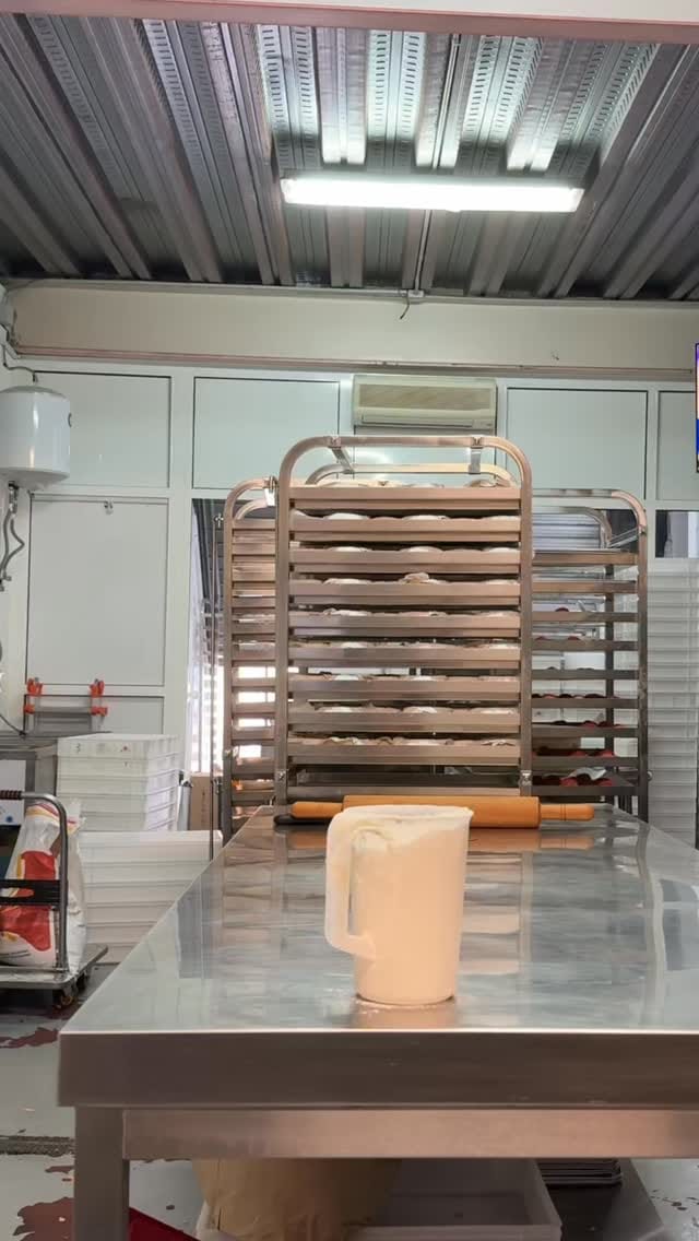 Post 7 by Abuela Canalla | Cheescakes | New York Cookies on Instagram (video)